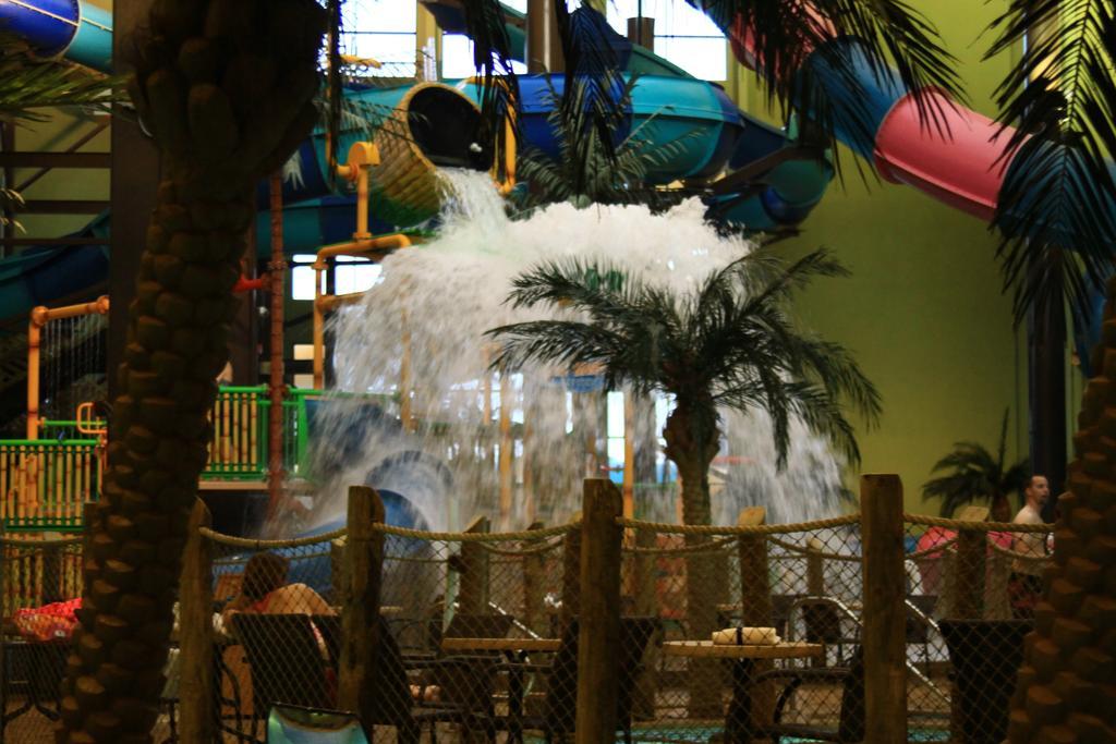 Maui Sands Resort & Indoor Water Park Sandusky Exterior foto